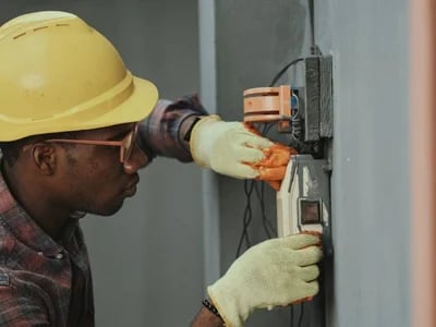 Vorschriftsmäßige Prüfung ortsveränderlicher elektrischer Betriebsmittel für Unternehmen