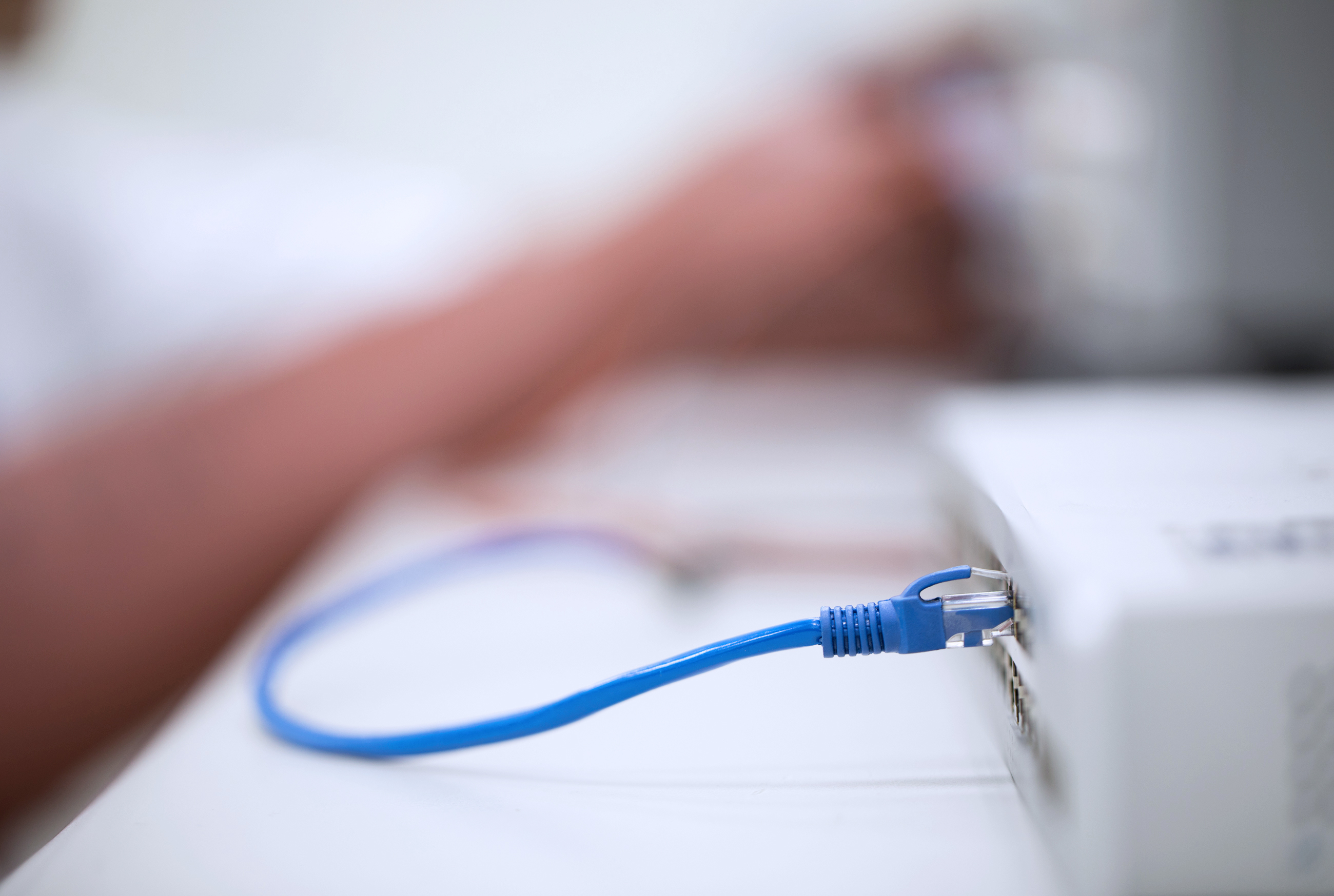 De Wit Elektronika DWE: Webshop-Komfort trifft auf persönliche Beratung für Notstromsysteme und mehr