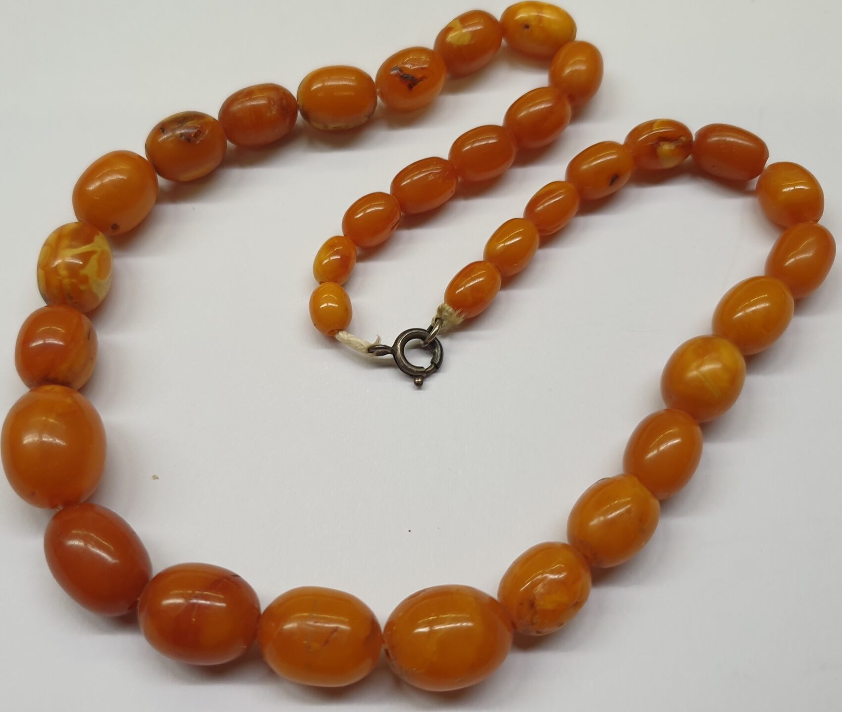 Polens Künstler und ihre innovative Bernsteinschmuck-Kunst