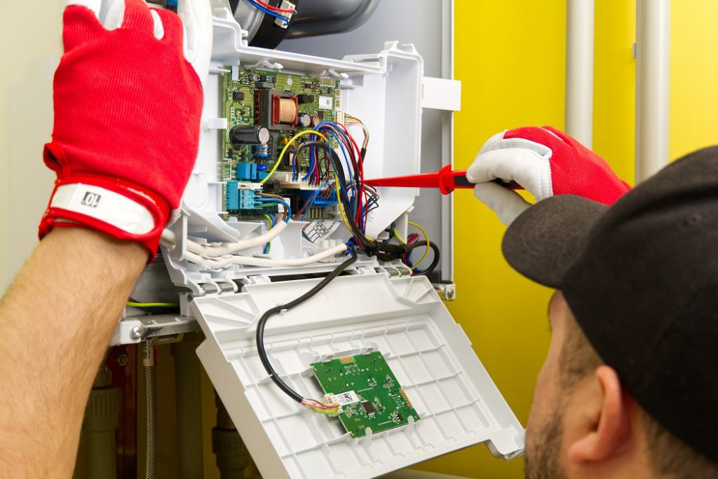Die Rolle der Elektrofachkraft bei der DGUV V3 Prüfung