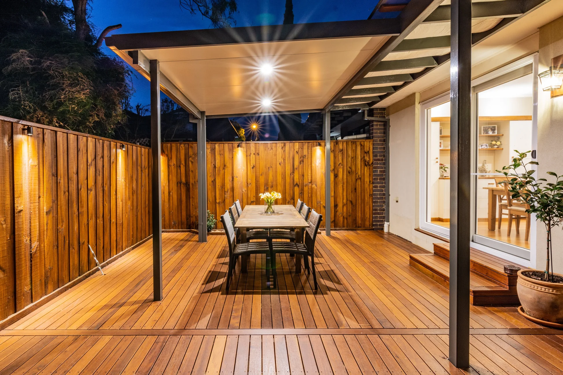Markise für Terrassenüberdachung: Modernes Design trifft auf Funktionalität