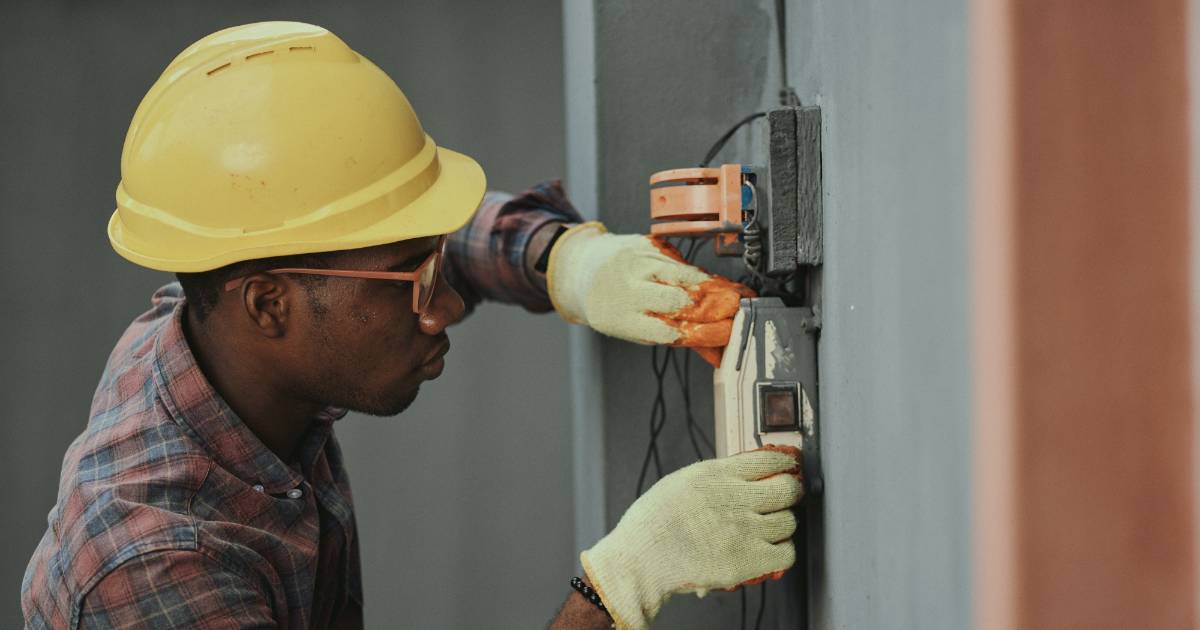 Vorschriftsmäßige Prüfung ortsveränderlicher elektrischer Betriebsmittel für Unternehmen