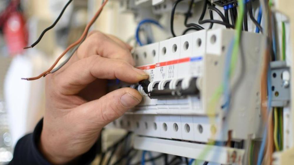 Prüfung ortsveränderlicher elektrischer Betriebsmittel in Unternehmen: Pflichten und Verantwortlichkeiten