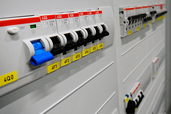 Warum die VDE Prüfung nach DGUV V3 für Unternehmen unverzichtbar ist