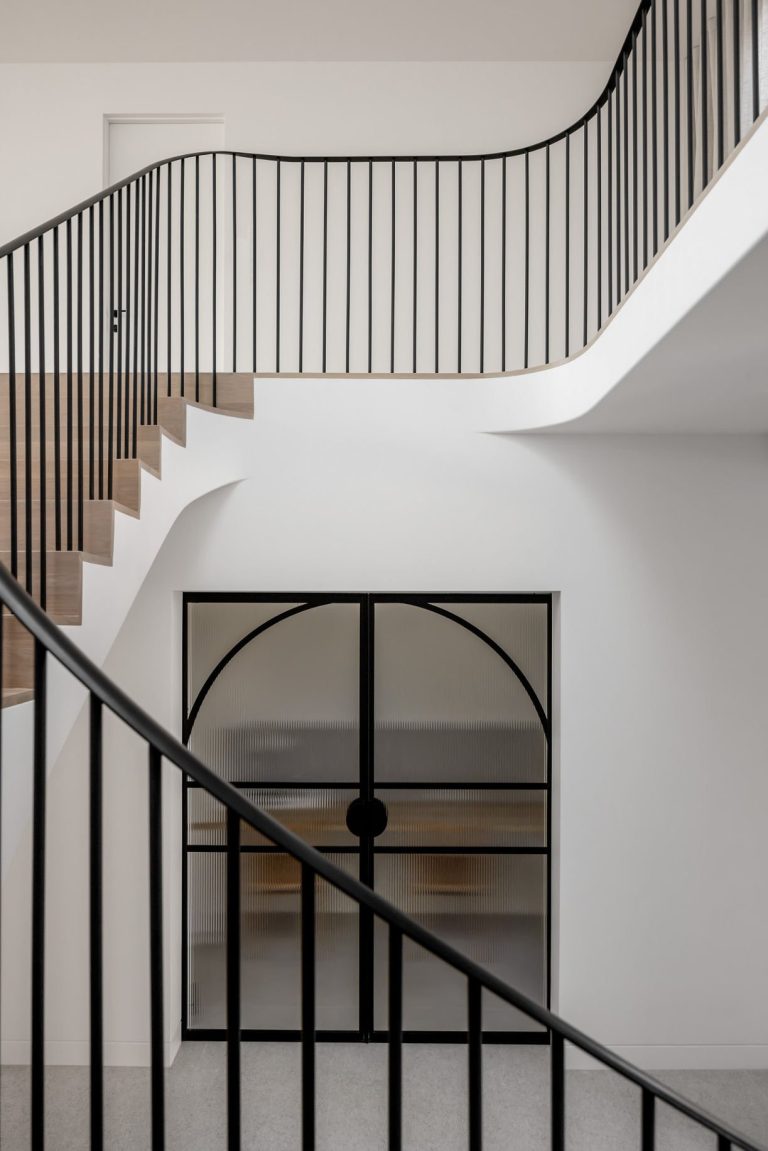 modern-black-stair-railing